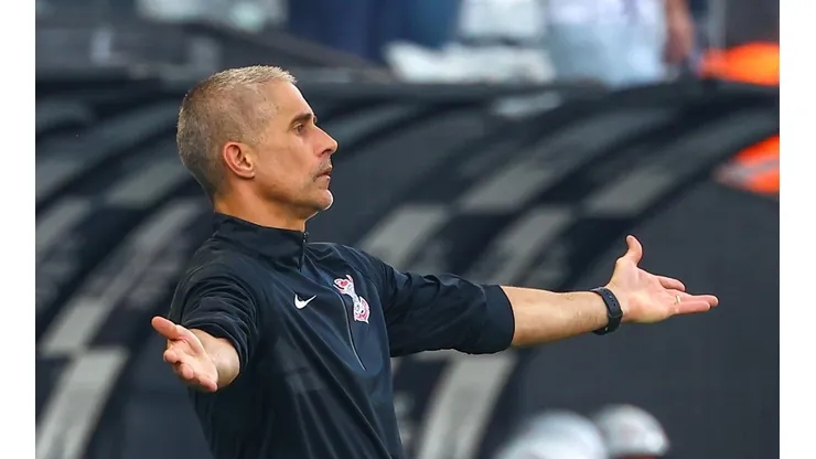 Sylvinho treinou o Corinthians nesta temporada (Foto: Marcello Zambrana/AGIF)