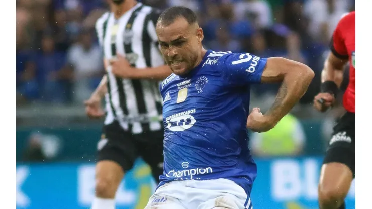 Pezzolano expõe fator que resultou na perda de espaço de Pedro Castro no Cruzeiro
