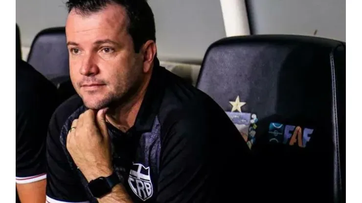 Divulgação/CRB. Daniel Paulista terá problemas para escalar o CRB que enfrentará o Cruzeiro no Mineirão