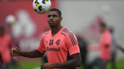 Foto: Ricardo Duarte/Internacional/Divulgação - Wesley Moraes: centroavante pode deixar o Colorado em breve