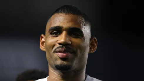 SP - SANTOS - 01/07/2024 - BRASILEIRO B 2024, SANTOS X CHAPECOENSE - Joaquim jogador do Santos durante aquecimento antes da partida contra o Chapecoense no estadio Vila Belmiro pelo campeonato Brasileiro B 2024.