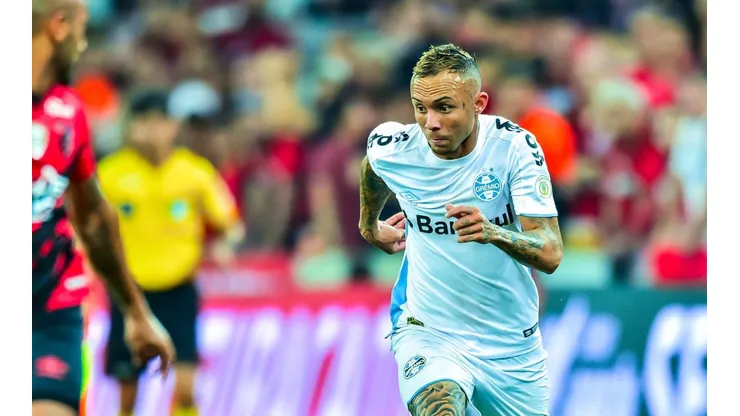 Flamengo bola estratégia e terá 'três cartas na manga' para contratar Everton Cebolinha