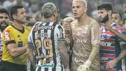 Foto: Kely Pereira/AGIF - Confusão no primeiro tempo resultou na expulsão de Felipe, volante do Fortaleza