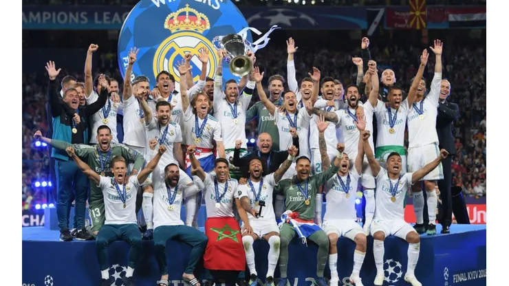 Shaun Botterill/Getty Images - Real Madrid levantando a taça da Liga dos Campeões de 2017/18