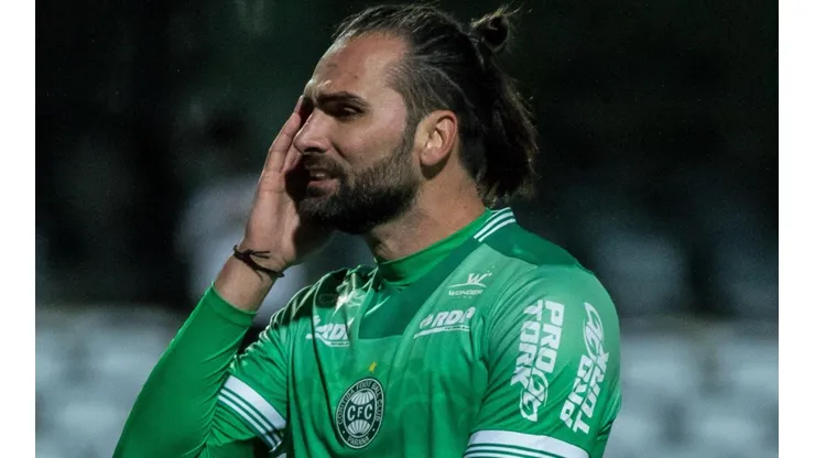 Léo Gamalho não enfrenta o Ceará (Foto: Robson Mafra/AGIF)