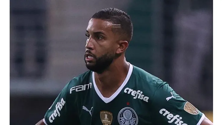 - Jorge, lateral-esquerdo