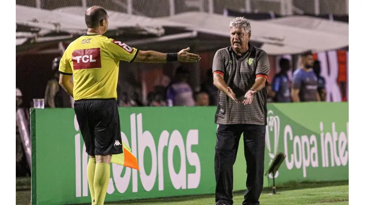 Foto: Lucas Emanuel/AGIF - Contratado à pedido de Geninho, jogador deve sair do Vitória