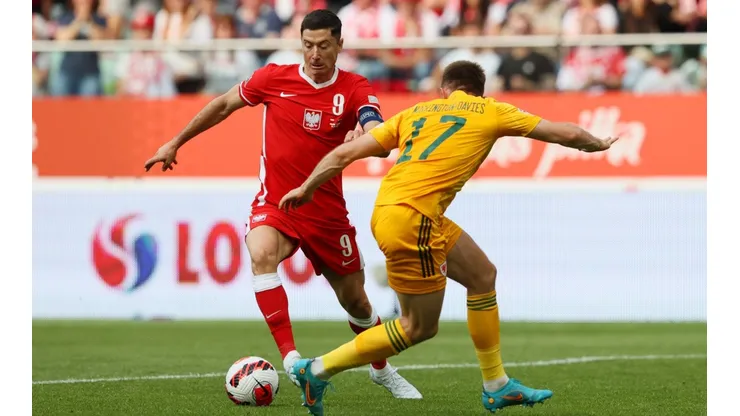 Getty Images/Martin Rose - Em meio a novela com Bayern, Lewandowski ajuda Polônia a vencer em estreia de competição europeia