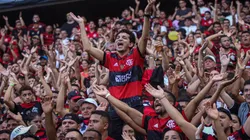 Lucas Emanuel/AGIF - Torcida do Flamengo empurrando o time.