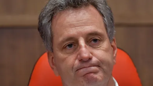 “Landim mandou”; presidente do Fla ‘ouve’ torcida e congela negociação