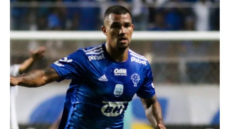 Foto: Fernando Moreno/AGIF - Zé Ivaldo: zagueiro se firmou como titular no Cruzeiro