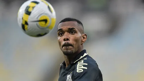 Foto: Thiago Ribeiro/AGIF – Lucas Pires é um dos grandes destaques do time de Bustos na temporada 2022