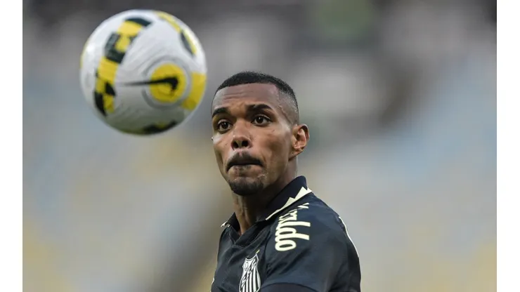 Foto: Thiago Ribeiro/AGIF - Lucas Pires é um dos grandes destaques do time de Bustos na temporada 2022