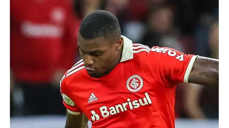 Foto: Pedro H. Tesch/AGIF - Inter monitora atacante para ser ‘substituto’ de Wesley Moraes