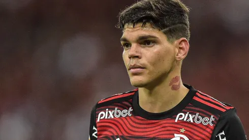 Foto: Thiago Ribeiro/AGIF - Ayrton Lucas seria exemplo de acordo para atrair também Éverton Cebolinha ao Mengão