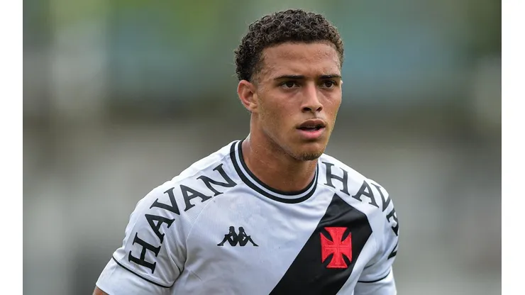 Figueiredo com a camisa do Vasco (Foto: Thiago Ribeiro/AGIF)