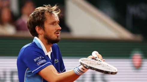 Adam Pretty/Getty Images/ Roland Garros | Oitavas de final de tem eliminação surpreendente de Tsitsipas e Medvedev.