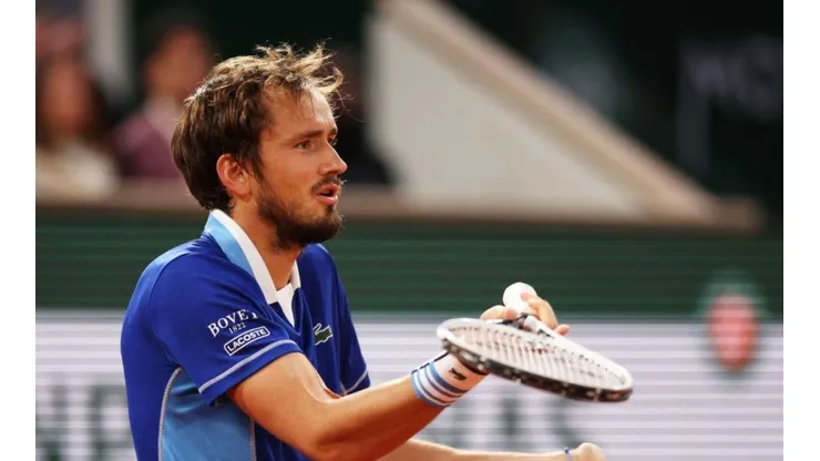 Adam Pretty/Getty Images/ Roland Garros | Oitavas de final de tem eliminação surpreendente de Tsitsipas e Medvedev.