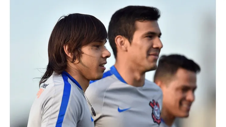 Foto: Mauro Horita/AGIF - Ángel Romero (à esquerda) estaria voltando ao Corinthians, afirma jornalista paraguaio