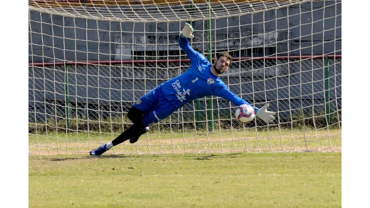 Foto oficial do time: Dorival Rosa/Foto Oficial Portuguesa - Lusa renova contrato com goleiro Thomazella, destaque na A2
