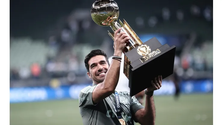 Ettore Chiereguini/AGIF - Abel Ferreira recebe prêmio internacional