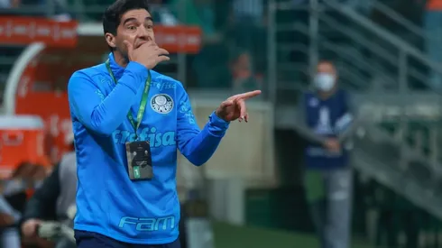 Marcello Zambrana/AGIF. Abel Ferreira prepara a equipe antes de suas ausências em campo