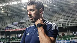 Foto: (Flickr Oficial Cruzeiro/Staff Images) - A torcida do Cruzeiro tem tentado tirar a atenção do mercado sobre Paulo Pezzolano com bom humor