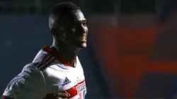 Marcello Zambrana/AGIF/ "Sempre serei grato por tudo"; Sem acordo para renovar contrato, Vitinho se despede do São Paulo nas redes sociais.