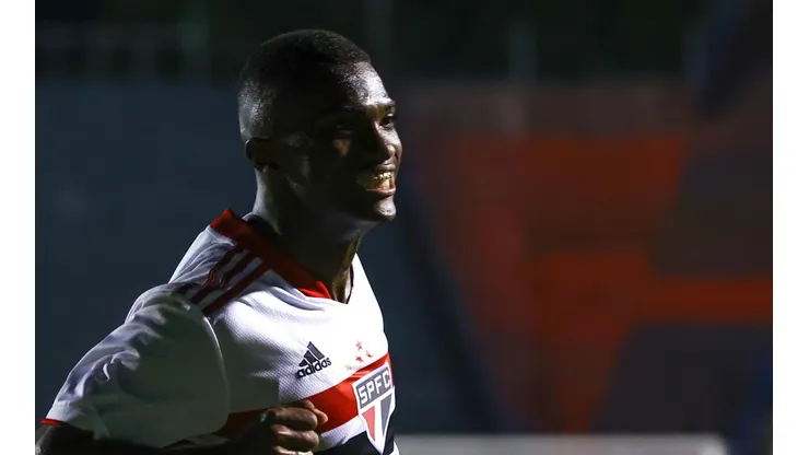 Marcello Zambrana/AGIF/ "Sempre serei grato por tudo"; Sem acordo para renovar contrato, Vitinho se despede do São Paulo nas redes sociais.