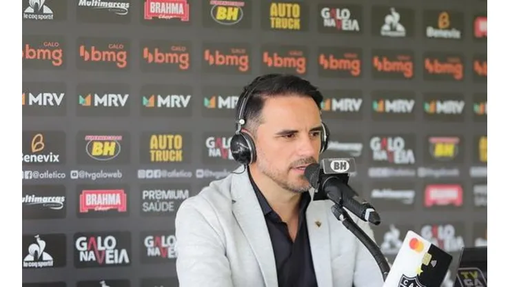 Caetano ativa modo sincerão e revela por qual motivo camisa 9 não voltou ao Galo: "Não poderia ser bom"