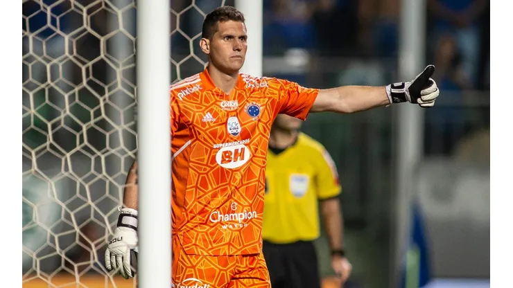 Rafael Cabral vive grande momento pelo Cruzeiro; arqueiro bateu marcas de ídolos do Clube