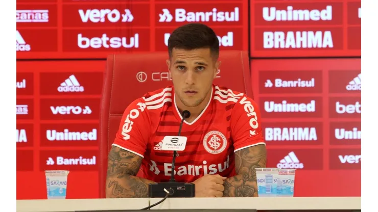Foto: Divulgação/Internacional - Bustos: lateral foi "pivô" de uma disputa entre Inter e River no mercado