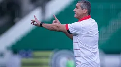 Heber Gomes/AGIF - Jorginho terá de 'quebrar a cabeça' para armar o Dragão.