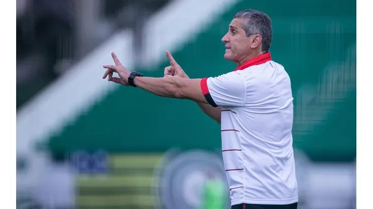 Heber Gomes/AGIF - Jorginho terá de 'quebrar a cabeça' para armar o Dragão.