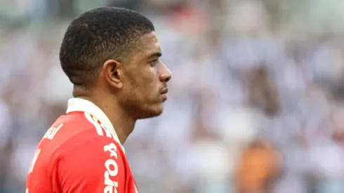 Foto: Fernando Moreno/AGIF - Taison e Edenílson repercutem post de ex-atacante que agitou torcida do Inter