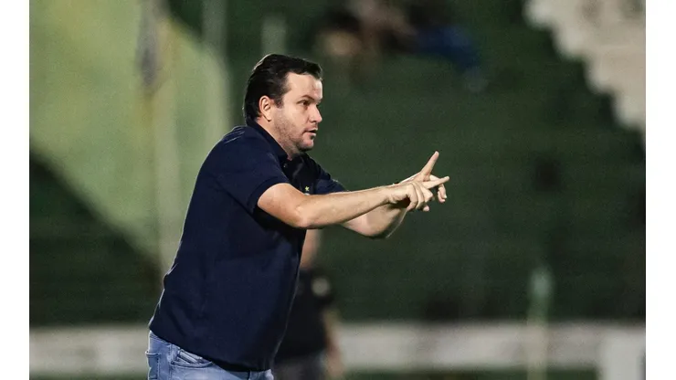Diogo Reis/AGIF. Sob o comando de Daniel Paulista, CRB embalou duas vitórias e deixou a lanterna da Série B