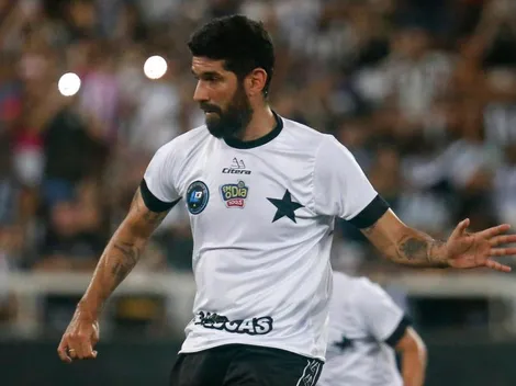 Loco Abreu não se intimida e dá invertida a craque do PSG