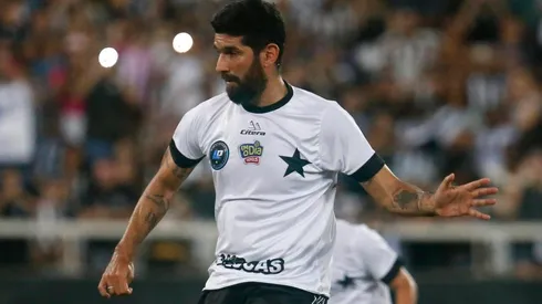 Foto: Flickr Oficial Botafogo FR/Vítor Silva | Loco Abreu dá invertida em craque do PSG