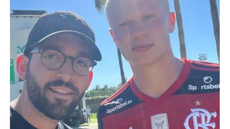 Foto : Reprodução Twitter @berger_pj - Haaland com camisa do Flamengo.