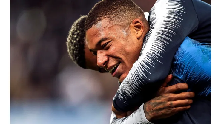Foto: Ale Cabral/AGIF - Mbappé age para PSG contratar atacante do Barça