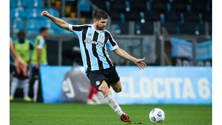 Pedro H. Tesch/AGIF - Kannemann dá 'susto' no DM do Grêmio