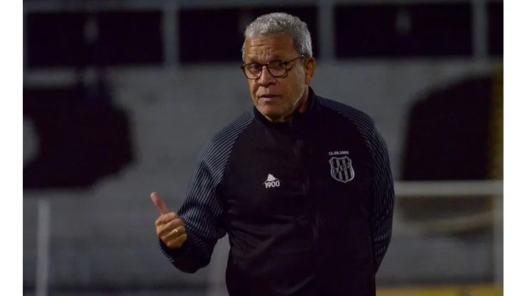 Foto: (Flickr Oficial Ponte Preta/Álvaro Jr./PontePress) - Hélio dos Anjos reconheceu a maior carência do elenco da Ponte Preta