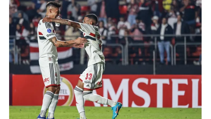 Marcello Zambrana/AGIF - Caio comemorando gol na Sul-Americana.