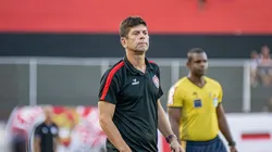 Pietro Carpi/EC Vitória. Buscando subir na tabela, Fabiano Soares se preocupa com setor defensivo do Vitória