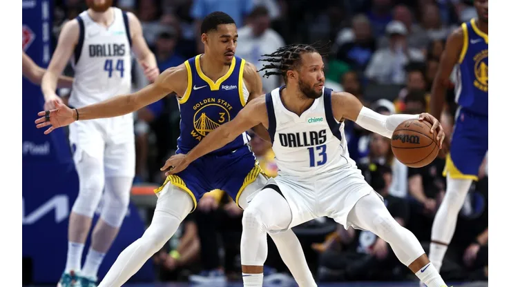 Tom Pennington/Getty Images - Warriors x Mavs enytram em quadra nesta quinta