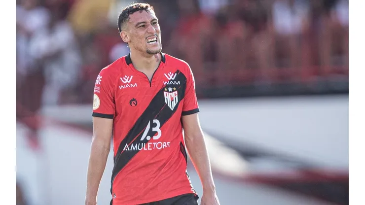 Heber Gomes/AGIF - Baralhas em ação pelo Dragão.