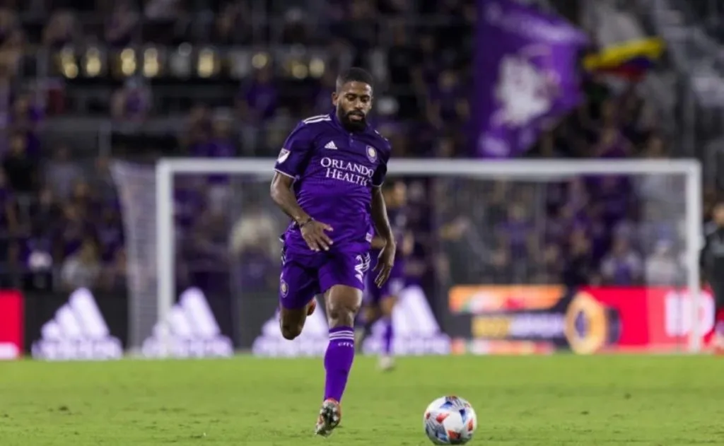 Ruan com a camisa do Orlando City (Foto: Divulgação/Orlando City)