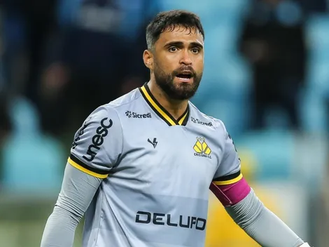 Destaque na defesa do Criciúma, Gustavo faz projeção ‘ousada’ para jogo contra o Cruzeiro