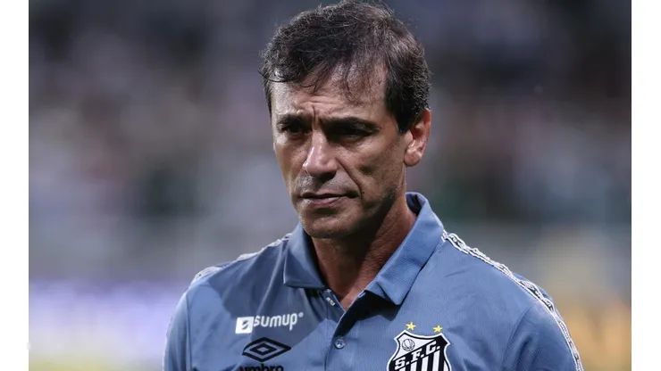 Bustos exalta classificação do Santos e aponta culpado para má fase: “Estaríamos melhor” 