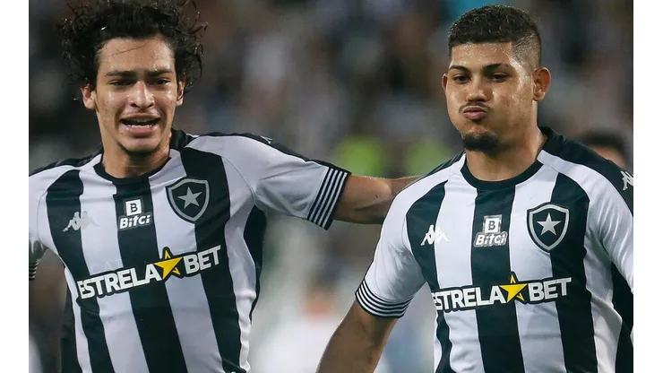 Foto: Vitor Silva/Botafogo/Divulgação - Matheus Nascimento e Erison: atacantes vêm se destacando no Glorioso